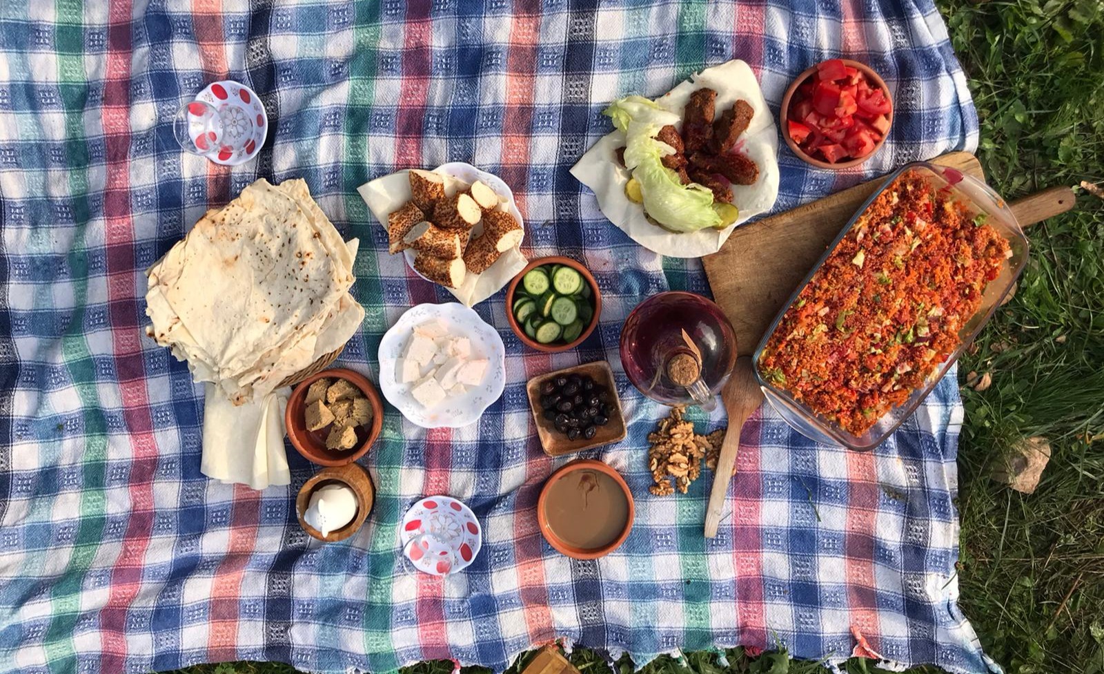 Yöresel serpme kahvaltı